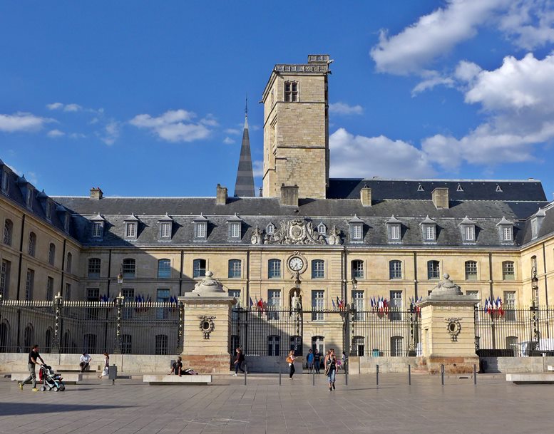 Das Rathaus von Dijon, das im früheren Herzogspalast untergebracht ist (Foto: B. Denscher).