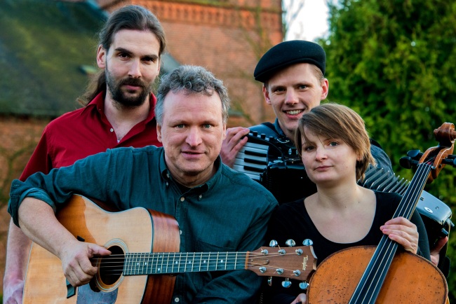 „Die Grenzgänger“: Frederic Drobnjak, Michael Zachcial, Felix Kroll, Annette Rettich (Foto: Helena Wuttke)