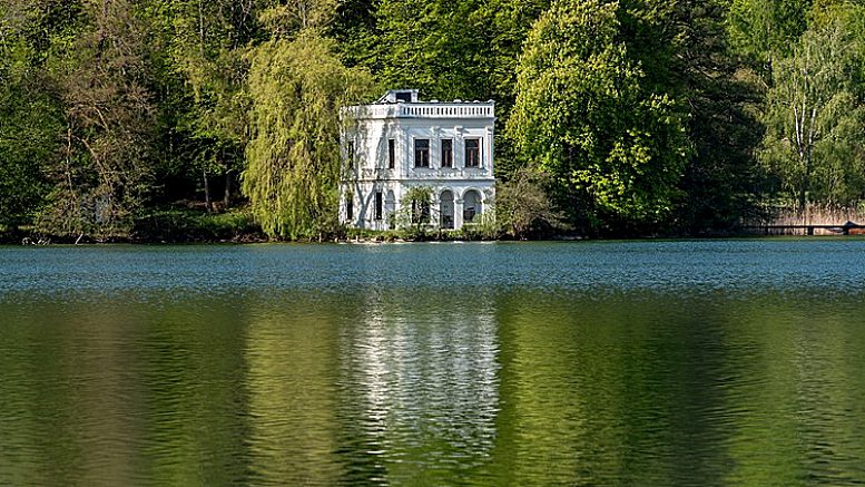 Seevilla Samek an der Wörthersee-Süduferstraße in Maiernigg. Foto: Johann Jaritz / Creative Commons