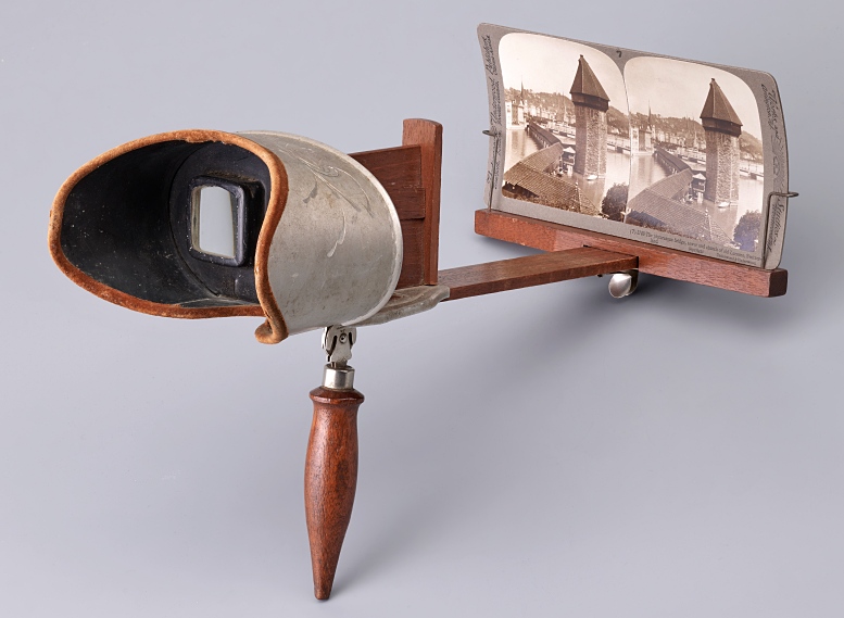 „Holmes“-Stereoskop der Firma Underwood & Underwood (New York u.a.), 1911.
