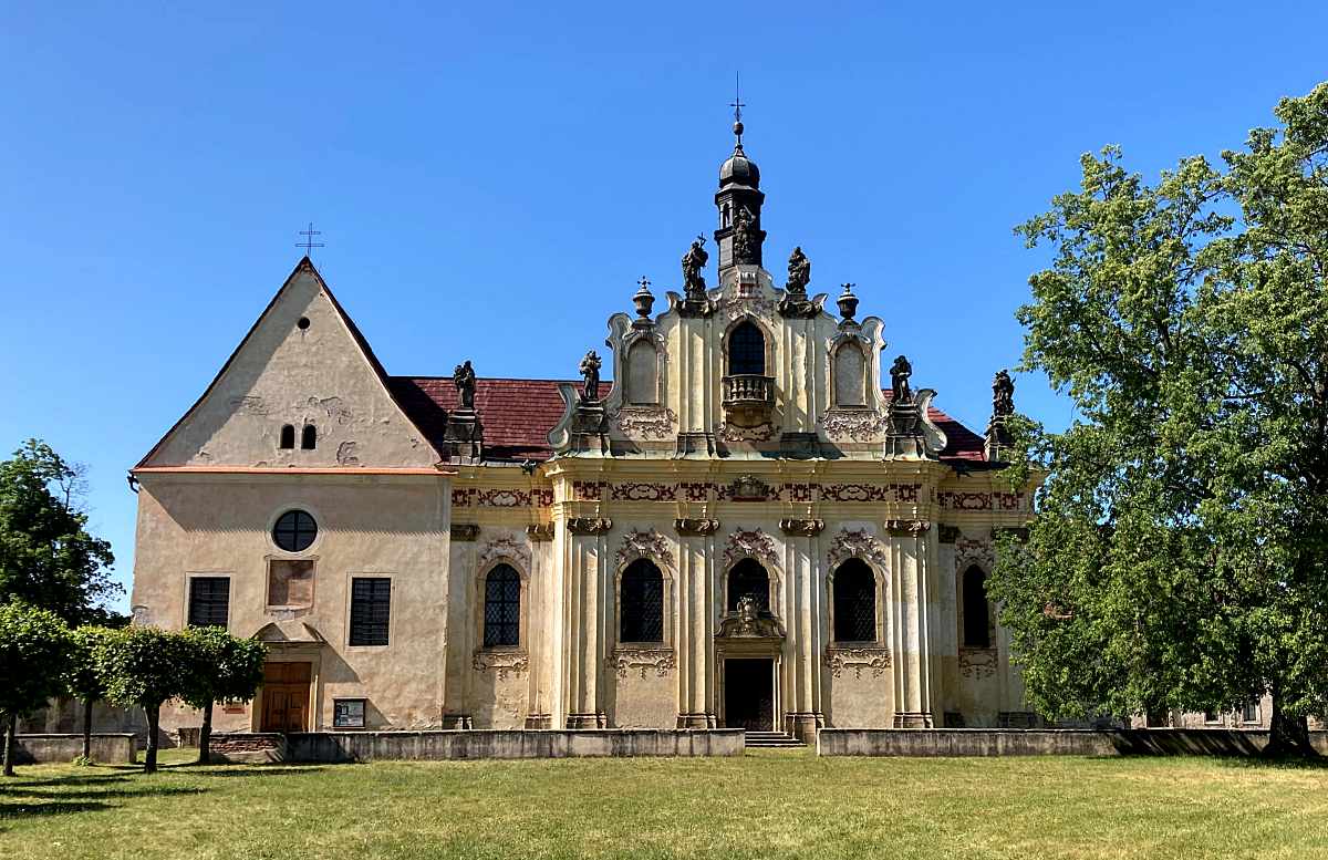 Die St. Anna-Kapelle, in der sich das Grab Wallensteins befindet (Foto © B. Denscher)