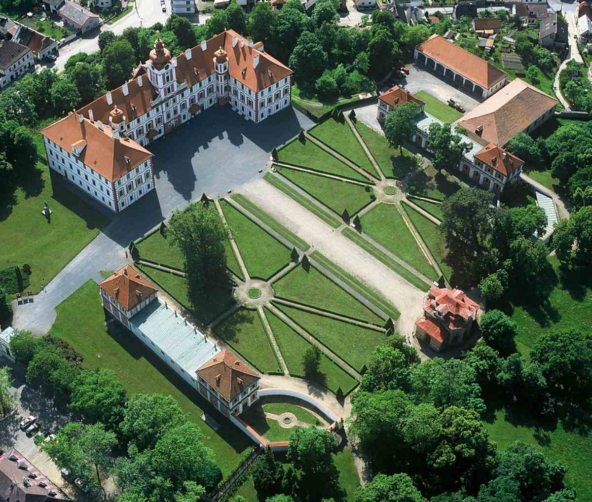 Die Schlossanlage von Mnichovo Hradiště (Foto © J.Rendek / Národní památkový ústav / www.npu.cz. / CC BY-NC-ND 3.0 CZ)