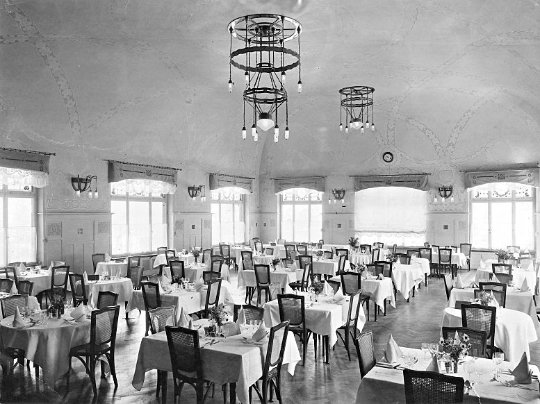 Der Speisesaal des Kurhauses Bergün im originalen Zustand