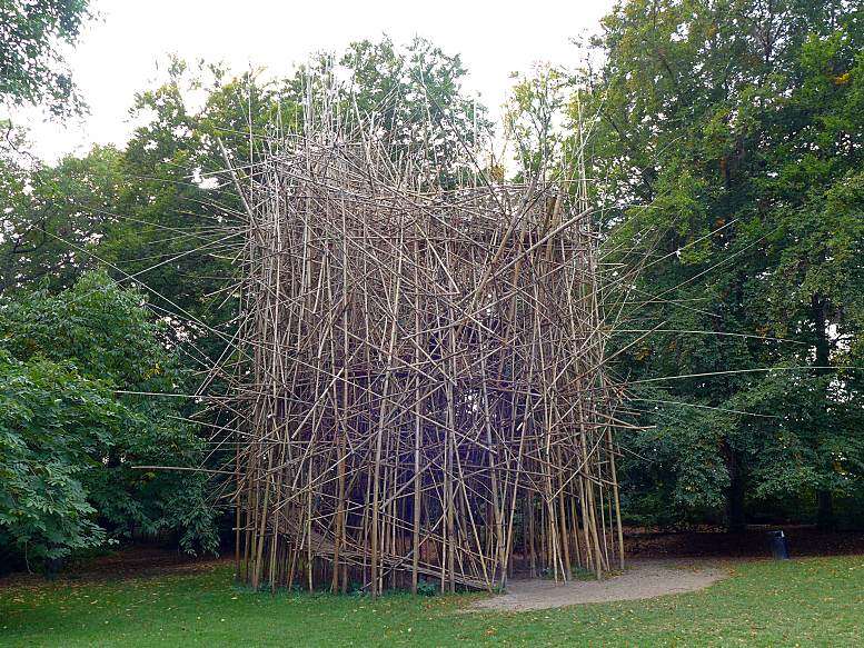 Bambusskulptur von Doug & Mike Starn im Ordrupgaard-Park. Foto: B. Denscher