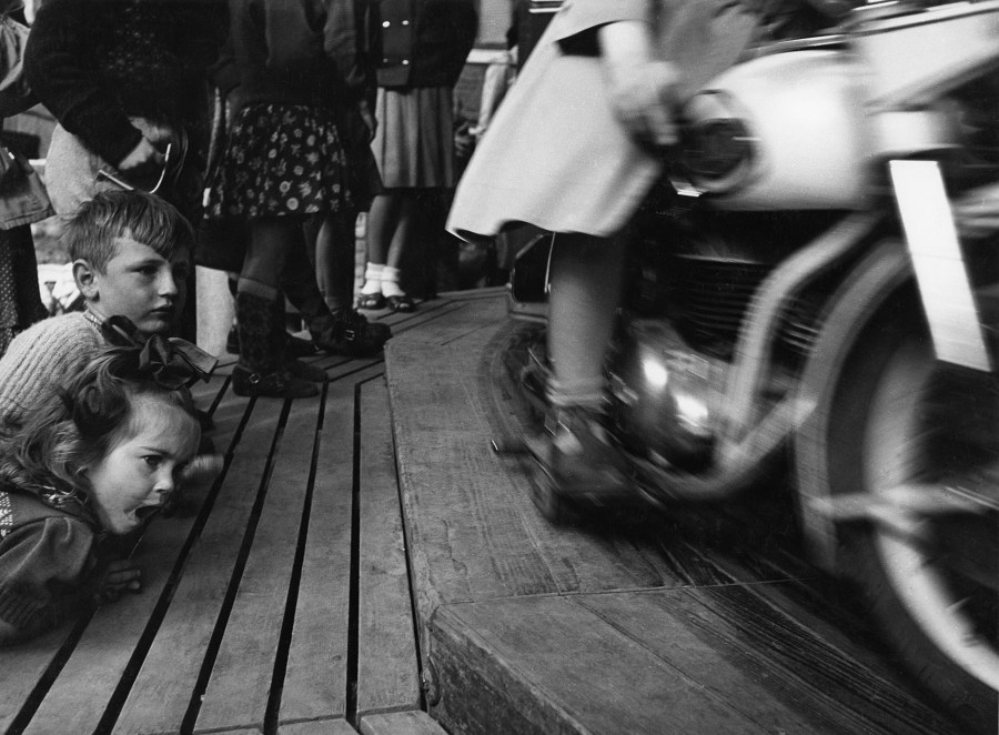 Am Karusell, 1957 © Horst H. Baumann