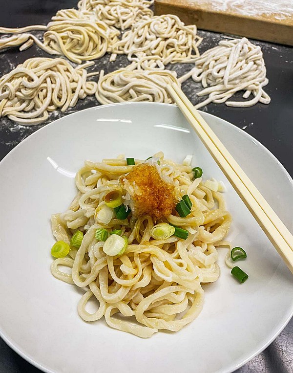 Udon-Nudeln, zubereitet von Rika Nakashima