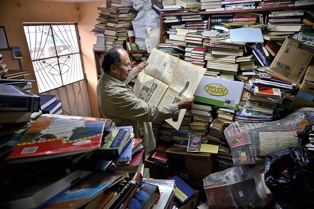 José Alberto Guttiérrez in seiner Bibliothek (Foto aus dem Band „Bücherschätze“, Guillermo Legaria / Getty Images)